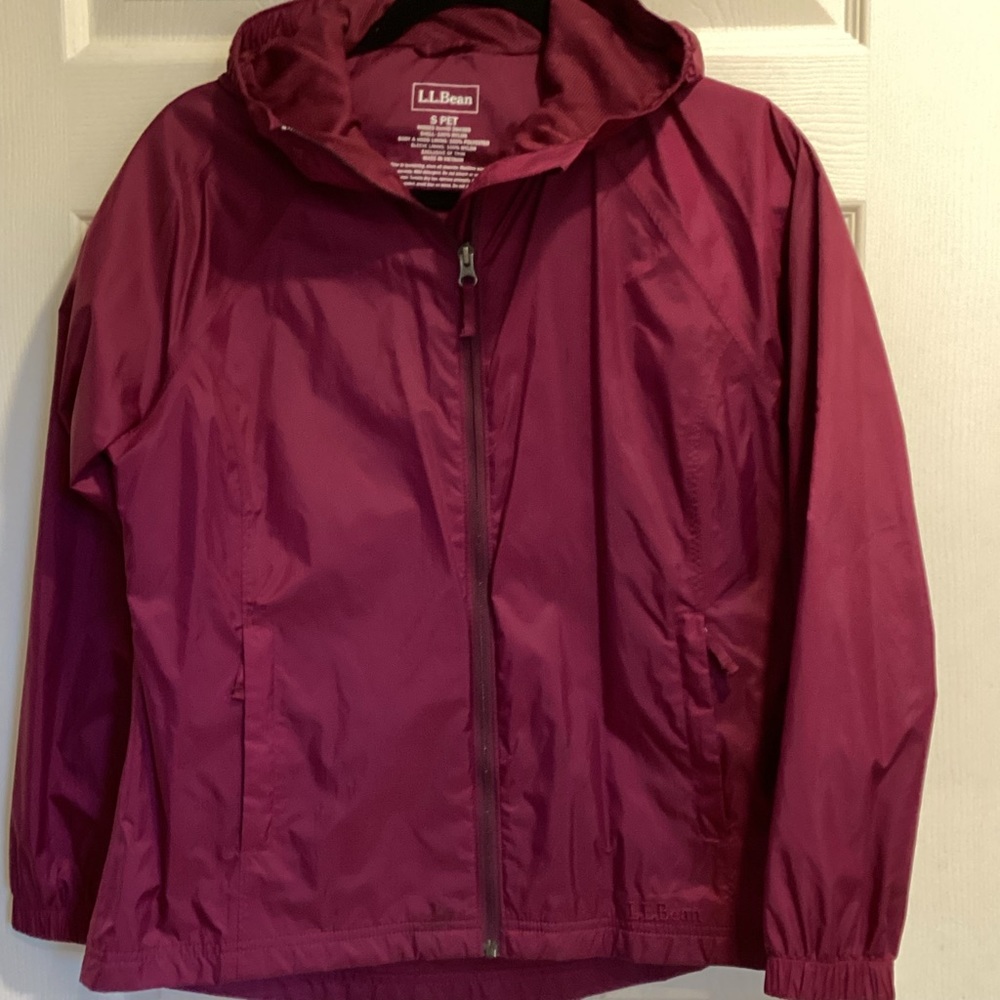 L.L. Bean Women’s Plum Hooded Full Zip Raincoat, Size Small Petite